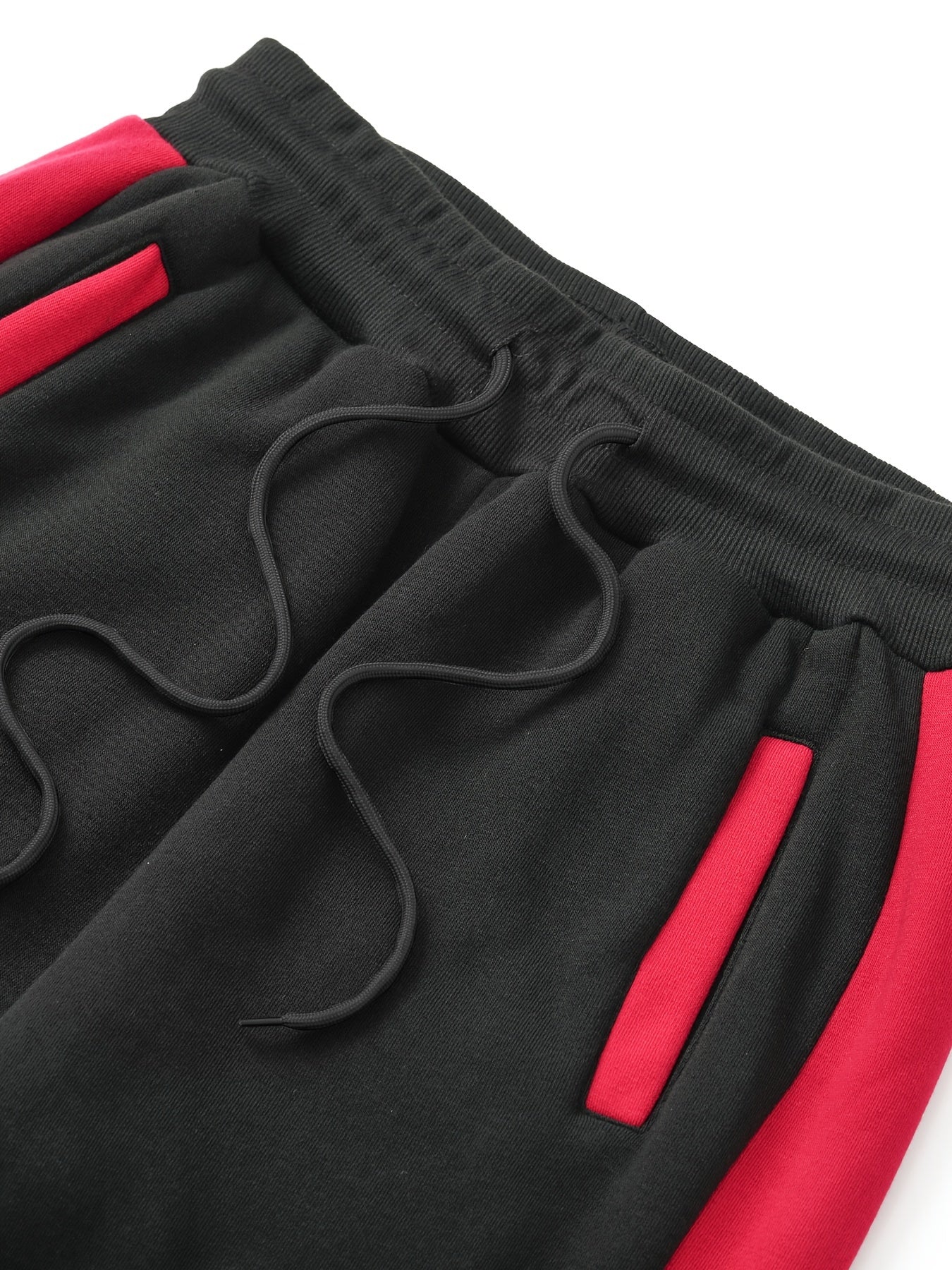 Տղամարդու առօրյա վերնաշապիկի հավաքածու՝ աշնանային և ձմեռային համար, որը ներառում է գլխարկով սվիտեր և սպորտային կարդիգան՝ պատչվորք դիզայնով։