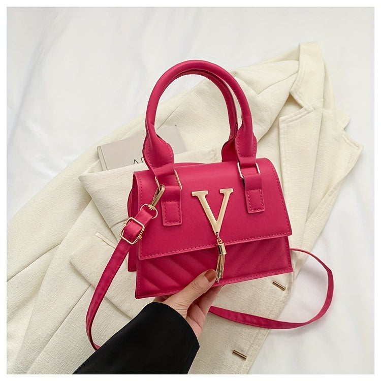 Նորաձև շղթայական պայուսակներ կանանց համար, գարուն-ամառ 2024 թվականի նոր հավաքածու, բարձրակարգ ռելիեֆային դիզայնով, հարմար է ուսերին, ձեռքին և խաչաձև կրելու համար, ոճային ծոպավոր կախազարդերով։