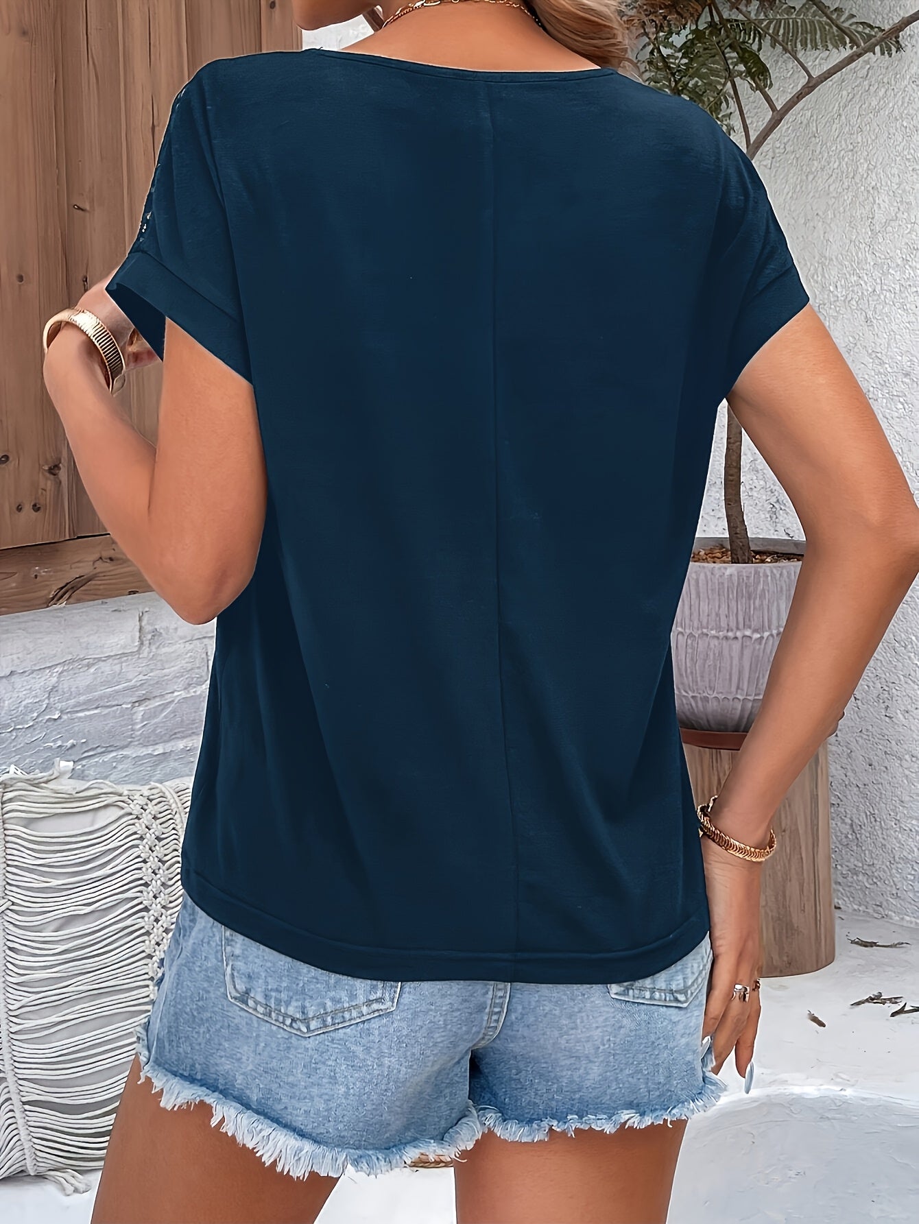 Արձակուրդային ոճի ժանյակավոր կարճ թևքով շապիկ՝ «Չղջիկի թև» ոճով