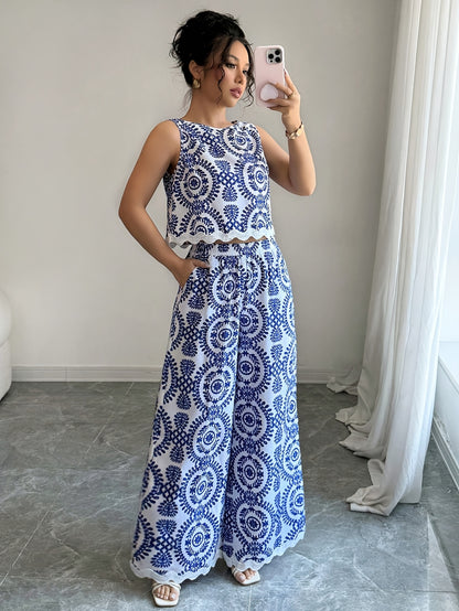 2 հատ կանացի բուսական նախշերով կլոր վզնոցով անթև վերնաշապիկի և տաբատի հավաքածու