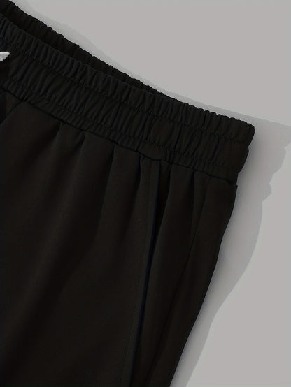 Տղամարդկանց ամառային առօրյա սպորտային երկու մասից բաղկացած հավաքածու՝ LADA տառերով նախշերով շապիկ և սև լարով շորտեր, առօրյա սպորտային հագուստ, սովորական չափս՝ իդեալական ամառային բացօթյա օգտագործման համար։