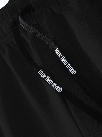 Տղամարդու նորաձև երկկտոր բաճկոնի և սպորտային տաբատի հավաքածու՝ մուգ կապույտ գույնի, ոճային նախշերով, առօրյա երիտասարդական սպորտային հագուստ, կայծակաճարմանդ դետալով, երկար թևքերով, նեղ չափսերով, աշուն/ձմեռ հավաքածու