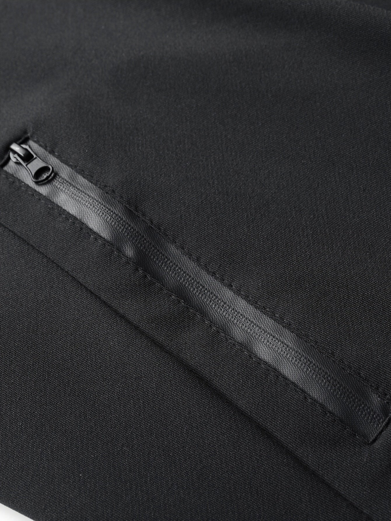 Տղամարդու AK տառերով տպագրությամբ երկար թևքերով վերնաշապիկ՝ կայծակաճարմանդով և երկար տաբատով, երկկտոր հավաքածու, թեթևակի ձգվող հարմարավետ հագուստ գարնան և աշնան համար