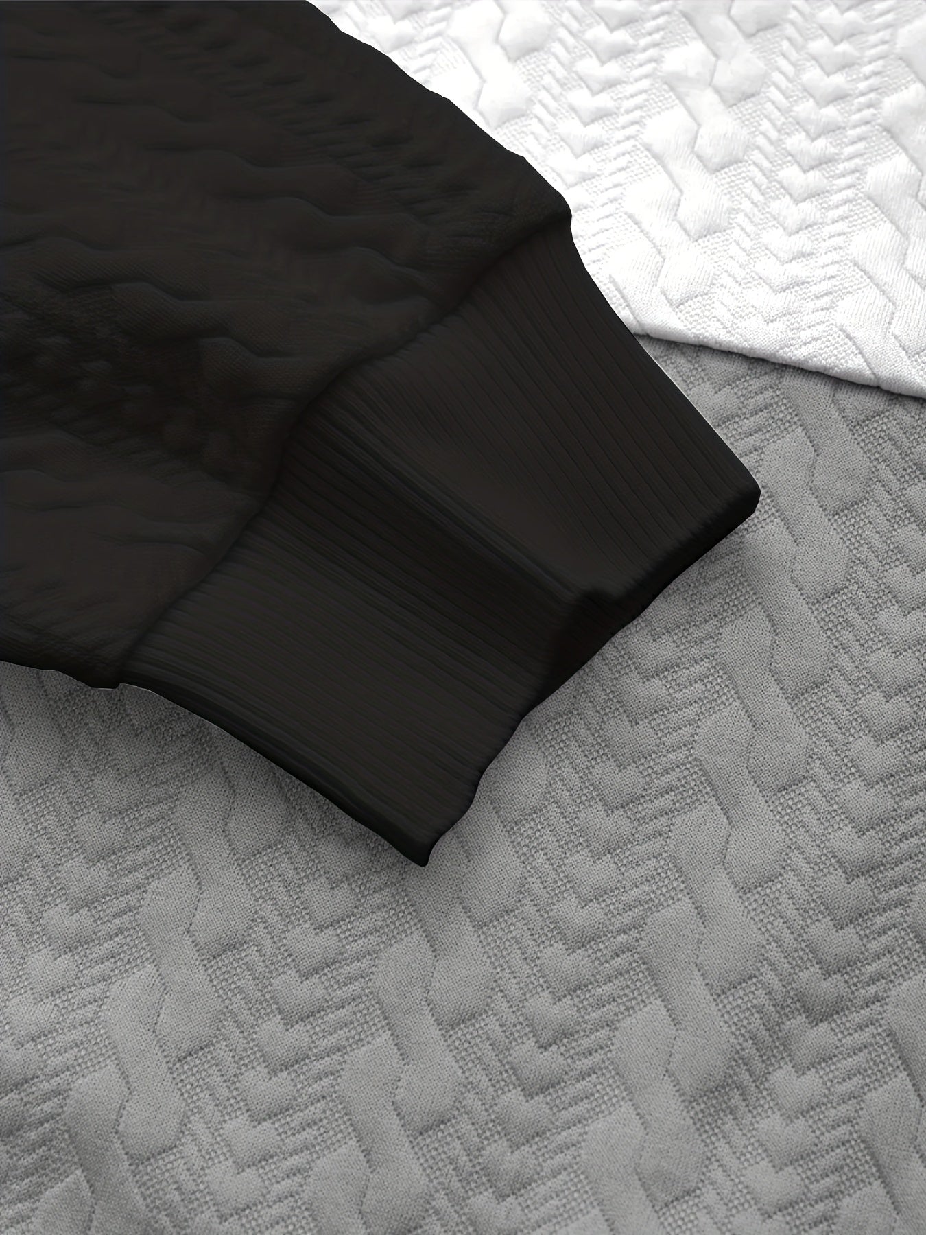 Նոր աշնանային և ձմեռային տղամարդու սվիտեր՝ ժակարդի փոքր սրտիկներով գործվածքից, հարմար է սպորտի, հանգստի, վազքի և ֆիթնես մարզումների համար, ունի երկար թևքեր։