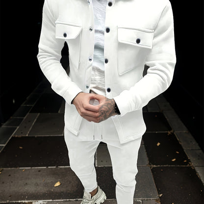 Տղամարդու 1 հավաքածու՝ միագույն պոլիեսթերից պատրաստված առօրյա հագուստ՝ երկար թևքերով, կոճակներով և օձիքով բաճկոնով, գրպաններով և լարով երկար տաբատի հավաքածու՝ աշուն/ձմեռ