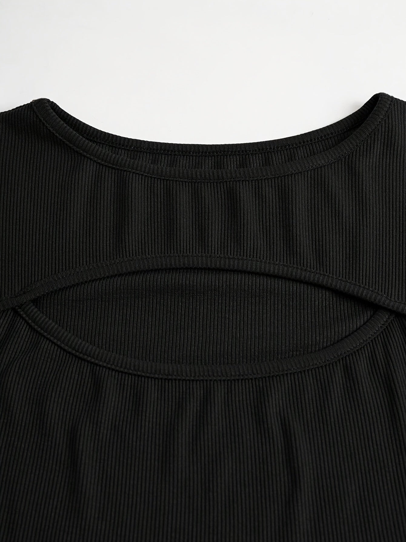 1 հատ Essence կանացի էլեգանտ, կողավոր երկար թևքով մարզաշապիկ, պոլիեսթերի և սպանդեքսի խառնուրդ, խոռոչավոր դետալներով, միագույն, կլոր վզնոցով, սովորական երկարությամբ, տրիկոտաժե կտոր - աշուն/ձմեռ հավաքածու