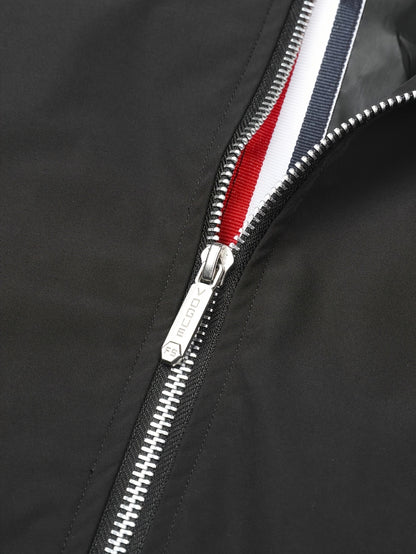 Տղամարդու առօրյա մինիմալիստական ​​բաճկոն՝ կարգո տաբատով