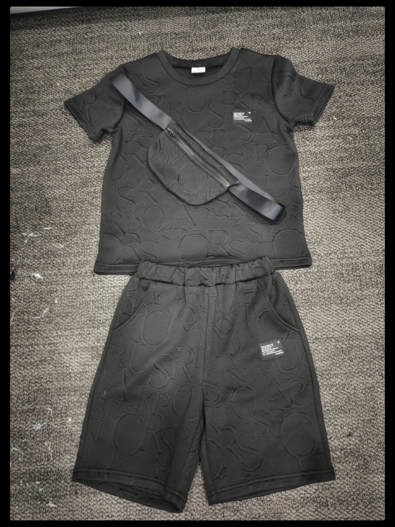 Տղաների համար նախատեսված ոճային սպիտակ կարճ թևքով մարզաշապիկ + առօրյա շորտեր + նորաձև կրծկալով պայուսակի հավաքածու, իդեալական է բացօթյա օգտագործման համար