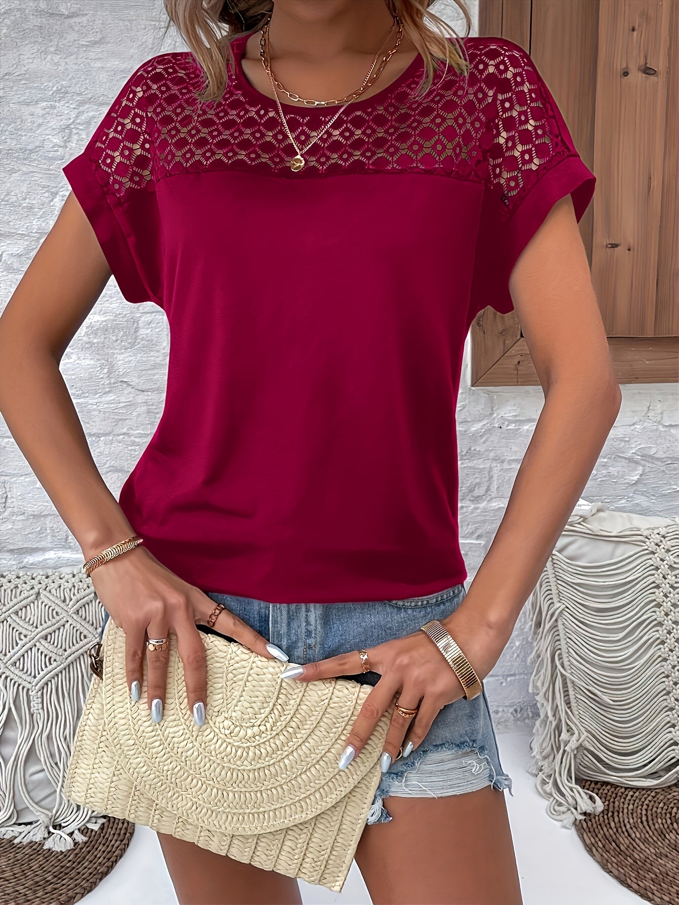 Արձակուրդային ոճի ժանյակավոր կարճ թևքով շապիկ՝ «Չղջիկի թև» ոճով