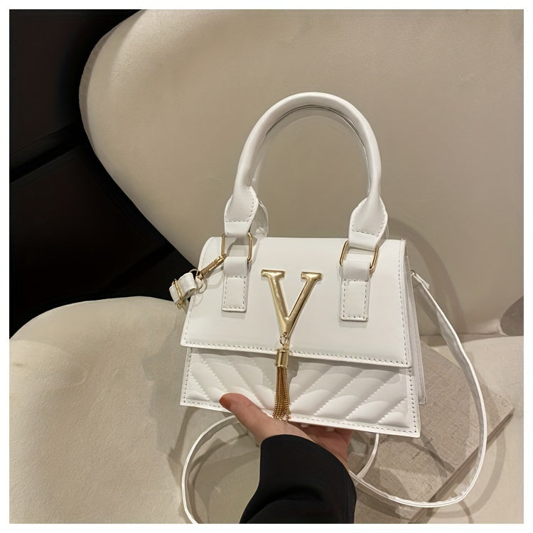 Նորաձև շղթայական պայուսակներ կանանց համար, գարուն-ամառ 2024 թվականի նոր հավաքածու, բարձրակարգ ռելիեֆային դիզայնով, հարմար է ուսերին, ձեռքին և խաչաձև կրելու համար, ոճային ծոպավոր կախազարդերով։