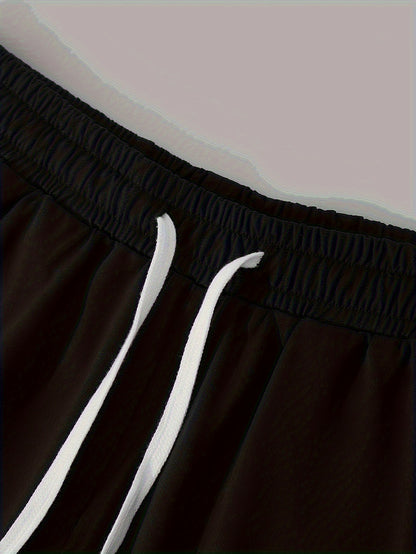 Տղամարդկանց ամառային առօրյա սպորտային երկու մասից բաղկացած հավաքածու՝ LADA տառերով նախշերով շապիկ և սև լարով շորտեր, առօրյա սպորտային հագուստ, սովորական չափս՝ իդեալական ամառային բացօթյա օգտագործման համար։