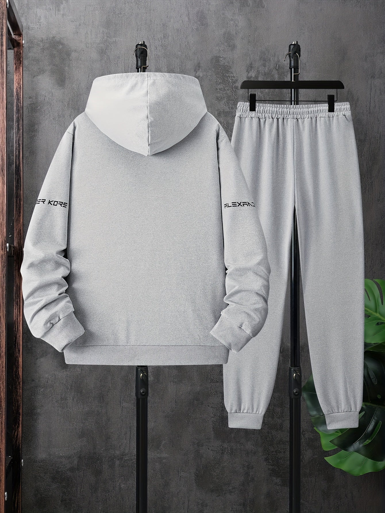 Տղամարդու AK տառերով տպագրությամբ երկար թևքերով վերնաշապիկ՝ կայծակաճարմանդով և երկար տաբատով, երկկտոր հավաքածու, թեթևակի ձգվող հարմարավետ հագուստ գարնան և աշնան համար