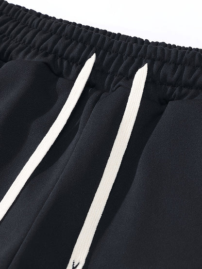 Տղամարդու առօրյա, գունային բլոկներով երկար թևքերով, կոճակներով վերնաշապիկ և լարով վազող տաբատ՝ պոլիեսթերի խառնուրդով, գրպաններով, իդեալական է գարնան/աշնան համար