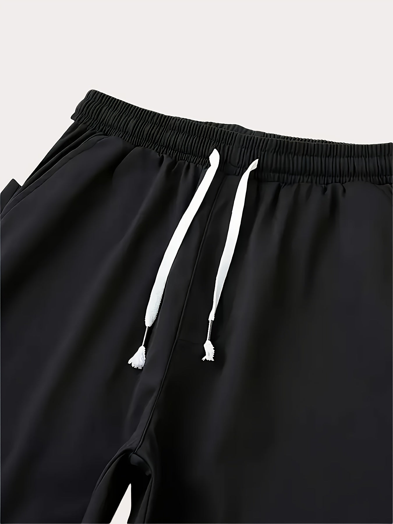 Գարնան և աշնան համար նախատեսված սպորտային հագուստի համալիր, որը ներառում է կանգնած օձիքով և սև ու սպիտակ գծավոր երկար տաբատով ճարմանդով բաճկոն, ոճային հանդերձանք, որը հիանալի նվեր է, քրտինքից պաշտպանված, միայն ձեռքով լվանալ, մարզումների համար աքսեսուար: