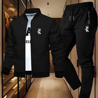 Տղամարդու նորաձև երկկտոր բաճկոնի և սպորտային տաբատի հավաքածու՝ մուգ կապույտ գույնի, ոճային նախշերով, առօրյա երիտասարդական սպորտային հագուստ, կայծակաճարմանդ դետալով, երկար թևքերով, նեղ չափսերով, աշուն/ձմեռ հավաքածու