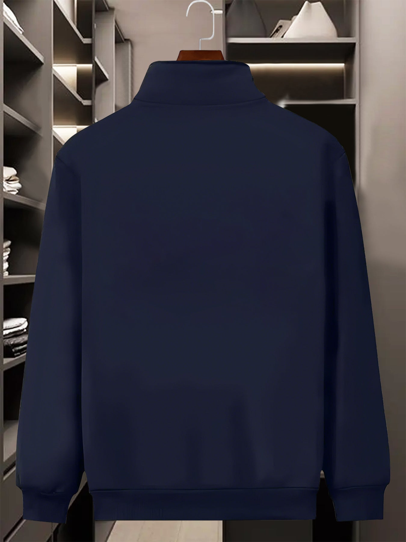 Տղամարդու նորաձև երկկտոր բաճկոնի և սպորտային տաբատի հավաքածու՝ մուգ կապույտ գույնի, ոճային նախշերով, առօրյա երիտասարդական սպորտային հագուստ, կայծակաճարմանդ դետալով, երկար թևքերով, նեղ չափսերով, աշուն/ձմեռ հավաքածու