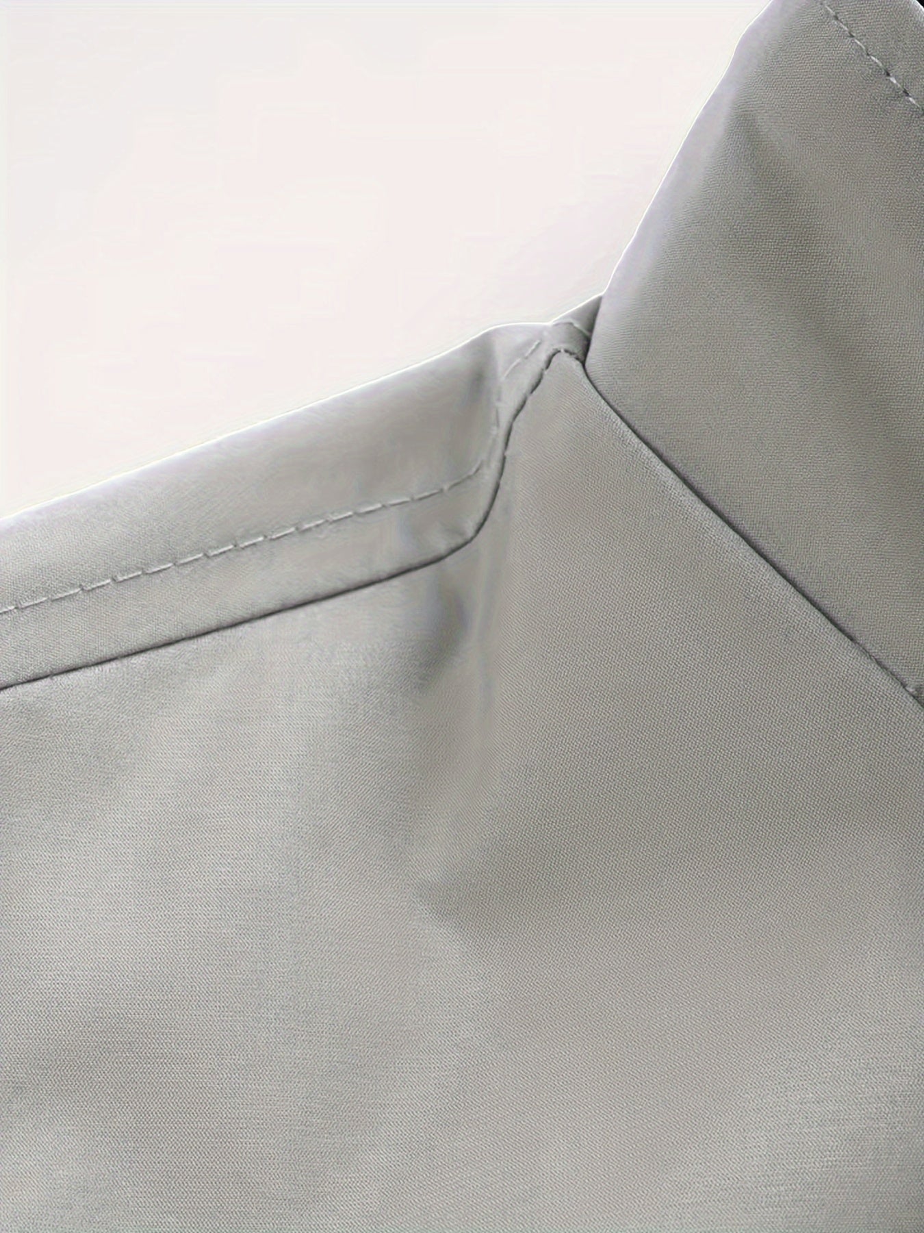 Տղամարդու երկար թևքով, կանգնող օձիքով, կայծակաճարմանդով սպորտային բաճկոն՝ կոնտրաստային զարդանախշով, տղամարդկանց գարուն-աշնանային վերնազգեստ, որպես նվեր