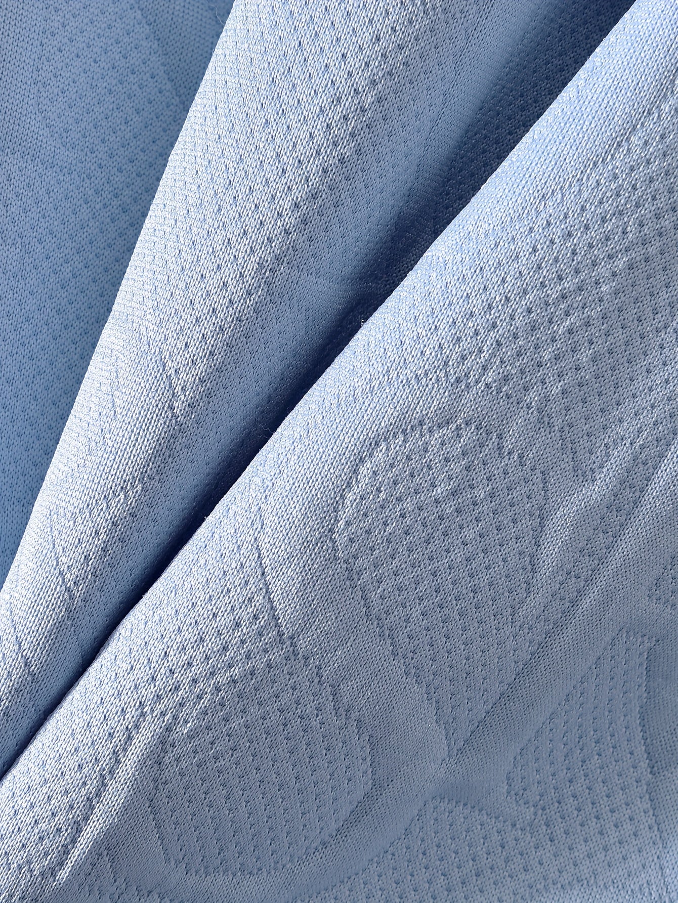 Տղաների համար նախատեսված ոճային սպիտակ կարճ թևքով մարզաշապիկ + առօրյա շորտեր + նորաձև կրծկալով պայուսակի հավաքածու, իդեալական է բացօթյա օգտագործման համար