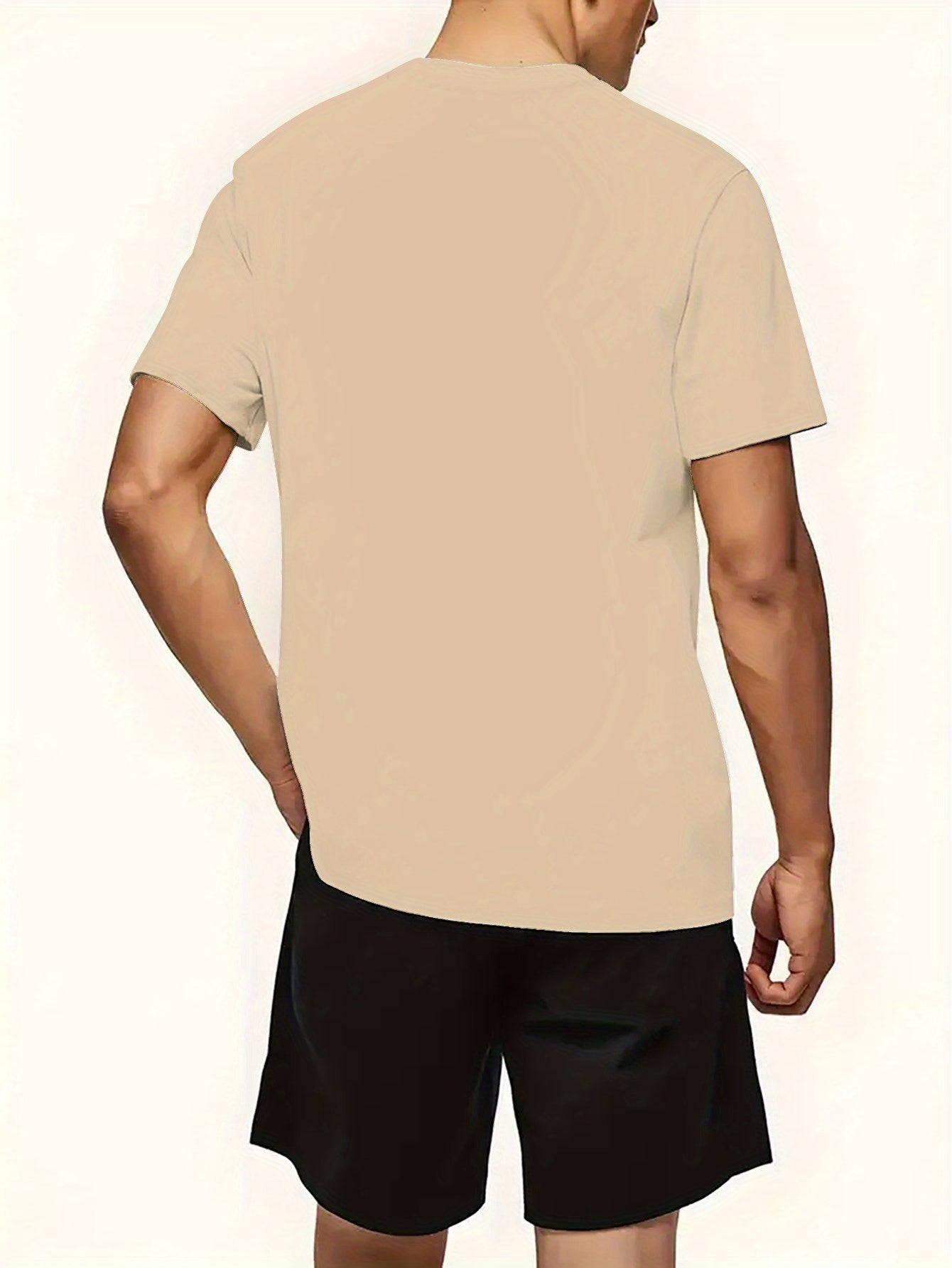 Տղամարդկանց ամառային առօրյա սպորտային երկու մասից բաղկացած հավաքածու՝ LADA տառերով նախշերով շապիկ և սև լարով շորտեր, առօրյա սպորտային հագուստ, սովորական չափս՝ իդեալական ամառային բացօթյա օգտագործման համար։