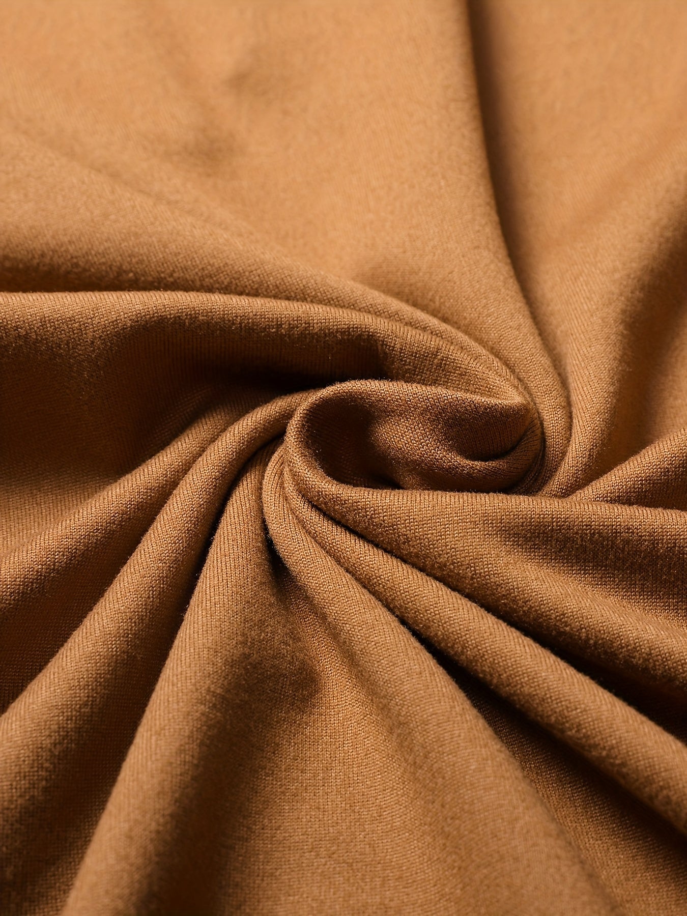 Տղամարդու առօրյա, գունային բլոկներով երկար թևքերով, կոճակներով վերնաշապիկ և լարով վազող տաբատ՝ պոլիեսթերի խառնուրդով, գրպաններով, իդեալական է գարնան/աշնան համար