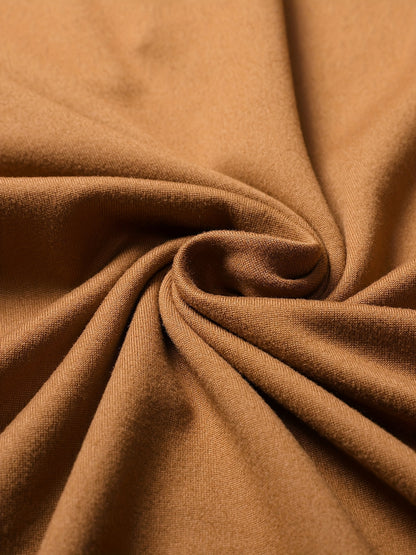 Տղամարդու առօրյա, գունային բլոկներով երկար թևքերով, կոճակներով վերնաշապիկ և լարով վազող տաբատ՝ պոլիեսթերի խառնուրդով, գրպաններով, իդեալական է գարնան/աշնան համար