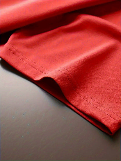 Տղամարդկանց ամառային առօրյա սպորտային երկու մասից բաղկացած հավաքածու՝ LADA տառերով նախշերով շապիկ և սև լարով շորտեր, առօրյա սպորտային հագուստ, սովորական չափս՝ իդեալական ամառային բացօթյա օգտագործման համար։