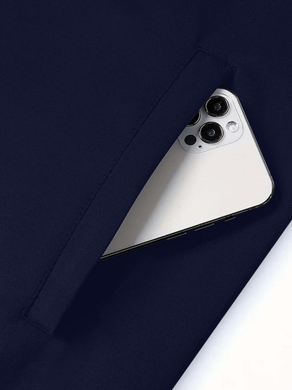 Տղամարդու նորաձև երկկտոր բաճկոնի և սպորտային տաբատի հավաքածու՝ մուգ կապույտ գույնի, ոճային նախշերով, առօրյա երիտասարդական սպորտային հագուստ, կայծակաճարմանդ դետալով, երկար թևքերով, նեղ չափսերով, աշուն/ձմեռ հավաքածու