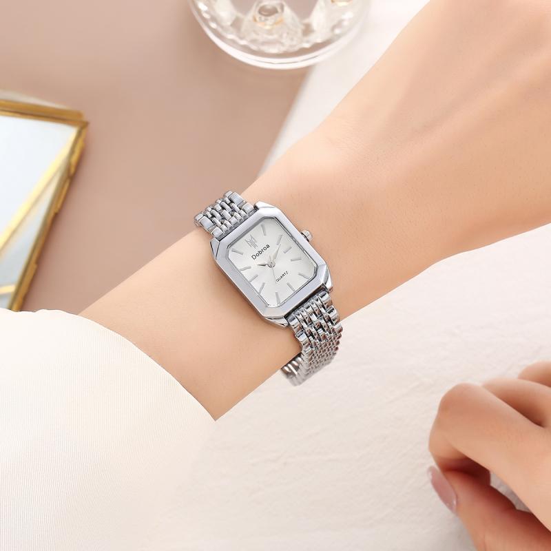 Նորաձև դասական հինգ շրջանակով ապարանջանով ժամացույց՝ քառակուսի նորաձև ժամացույց, որը պարտադիր է կանանց համար