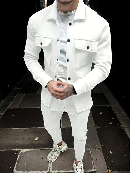 Տղամարդու 1 հավաքածու՝ միագույն պոլիեսթերից պատրաստված առօրյա հագուստ՝ երկար թևքերով, կոճակներով և օձիքով բաճկոնով, գրպաններով և լարով երկար տաբատի հավաքածու՝ աշուն/ձմեռ