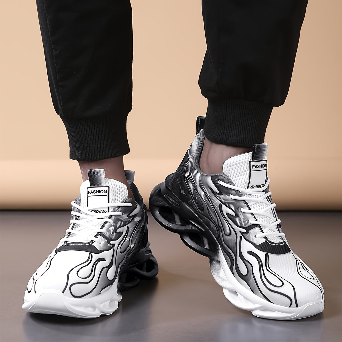 Նորաձև սև-սպիտակ գրադիենտային սպորտային կոշիկներ՝ շնչող ցանցով, հաստ ներբանով՝ հասակը մեծացնելու համար, նորաձև սպորտային, առօրյա վազքի կոշիկներ՝ բոցավառ դիզայնով, իդեալական ուսանողների համար՝ առօրյա հագուստով, բարձրակրունկ սպորտային կոշիկներ