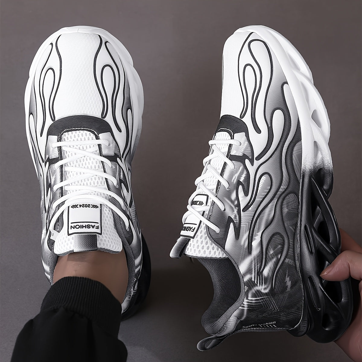 Նորաձև սև-սպիտակ գրադիենտային սպորտային կոշիկներ՝ շնչող ցանցով, հաստ ներբանով՝ հասակը մեծացնելու համար, նորաձև սպորտային, առօրյա վազքի կոշիկներ՝ բոցավառ դիզայնով, իդեալական ուսանողների համար՝ առօրյա հագուստով, բարձրակրունկ սպորտային կոշիկներ