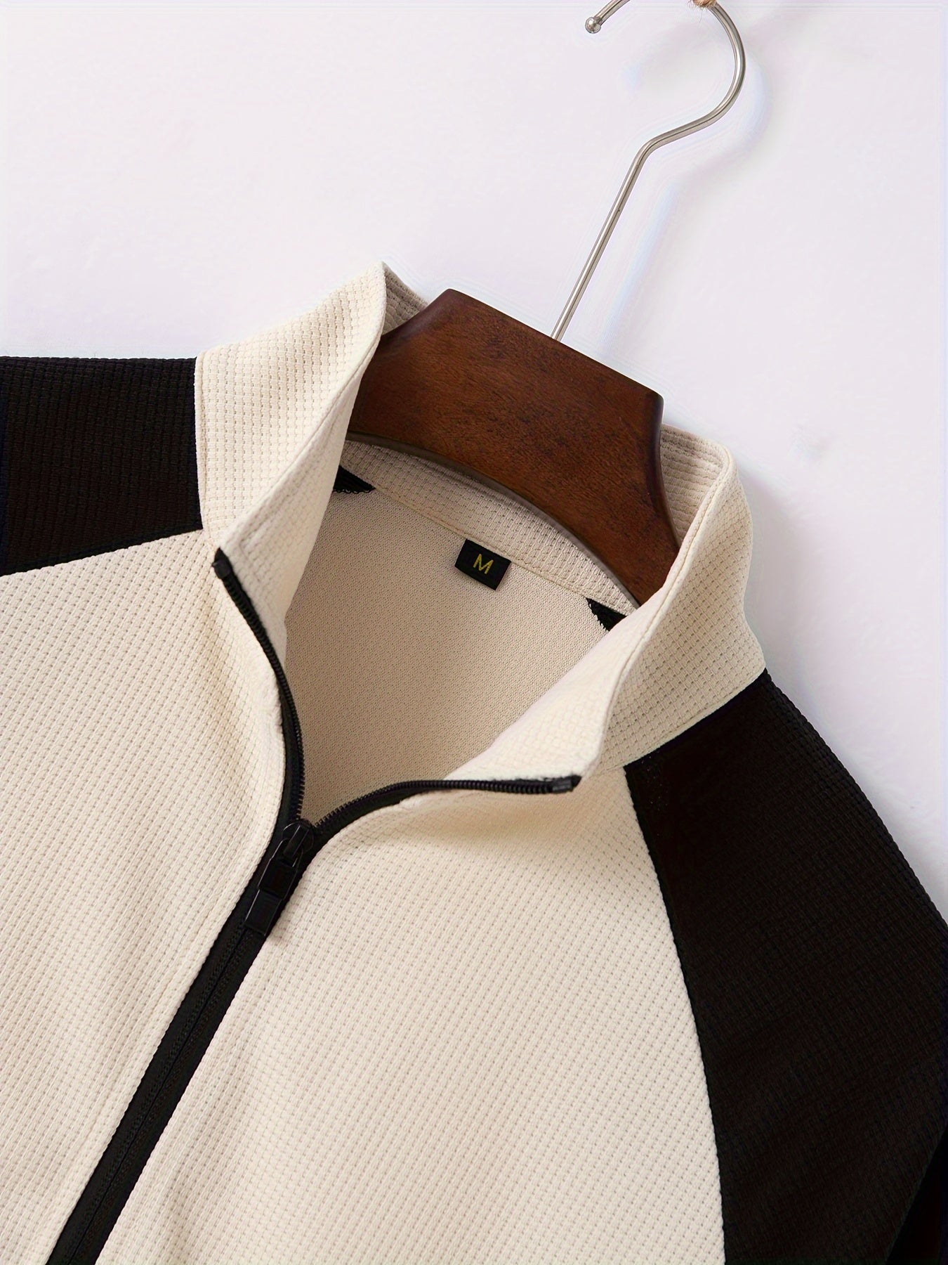 Տղամարդու սպորտային գունային բլոկով կայծակաճարմանդով բաճկոնի և վազքի տաբատի հավաքածու - պոլիեսթերի խառնուրդ, իդեալական է գարնան/աշնան համար