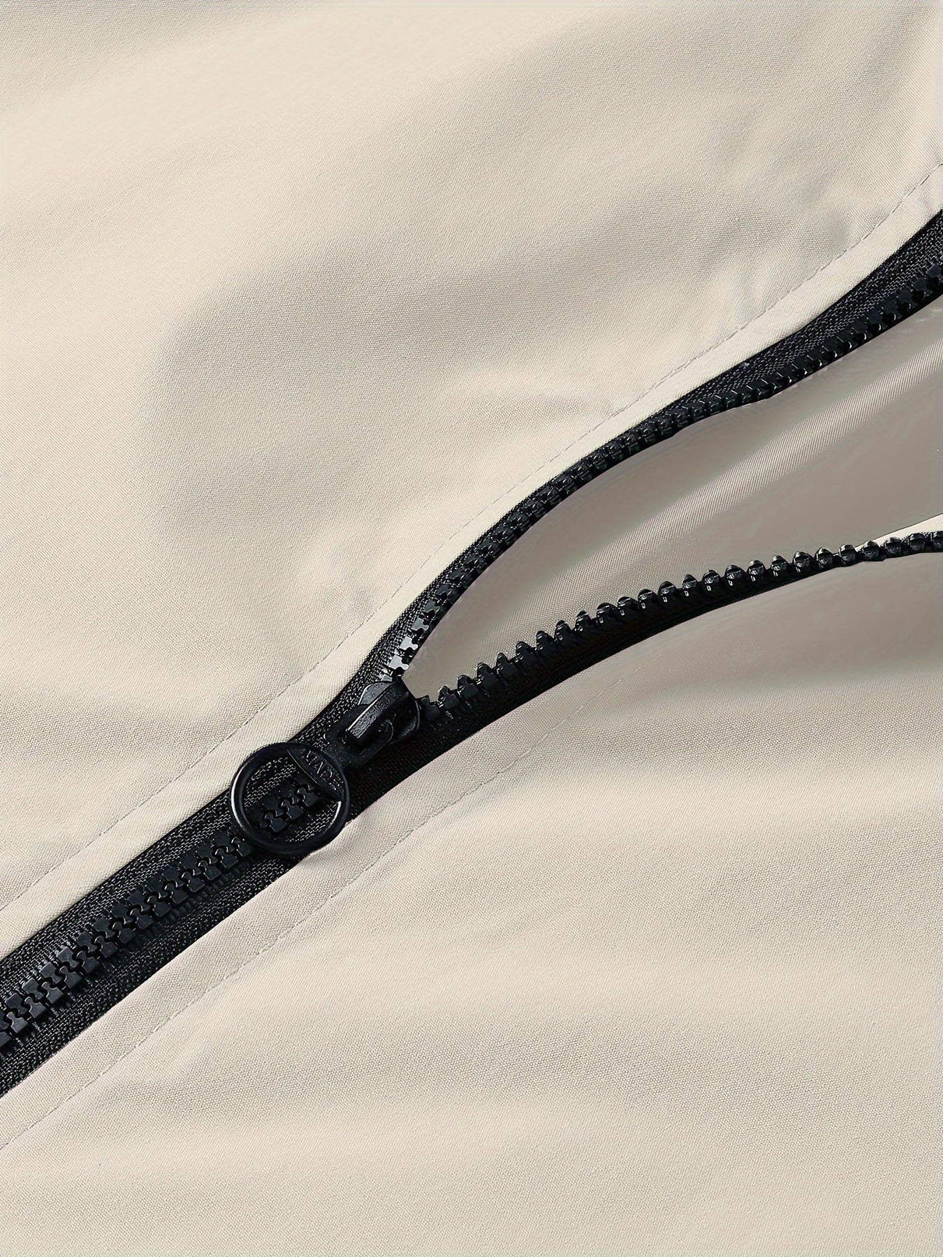 Տղամարդու երկար թևքով, կանգնող օձիքով, կայծակաճարմանդով սպորտային բաճկոն՝ կոնտրաստային զարդանախշով, տղամարդկանց գարուն-աշնանային վերնազգեստ, որպես նվեր