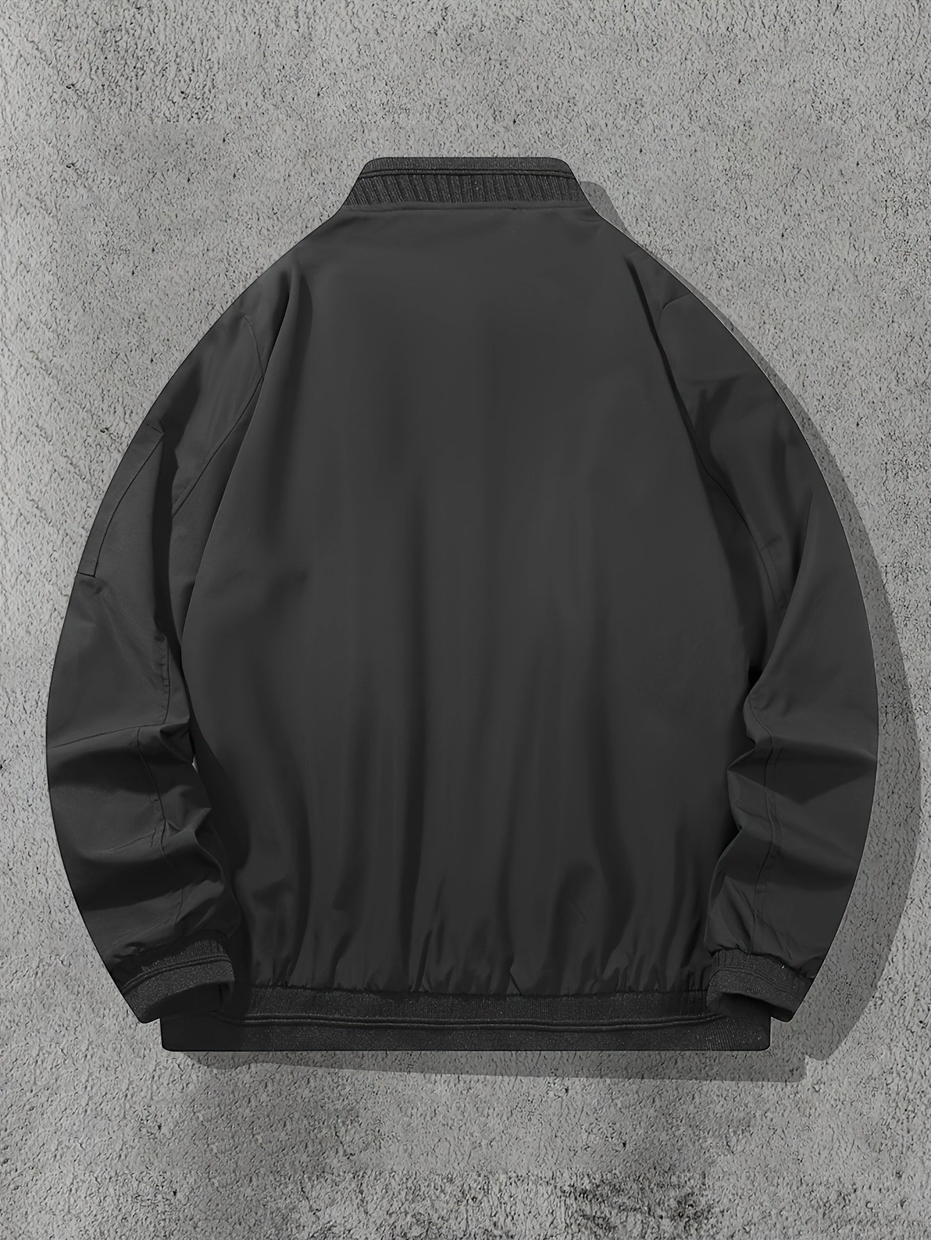 Տղամարդու առօրյա մինիմալիստական ​​բաճկոն՝ կարգո տաբատով