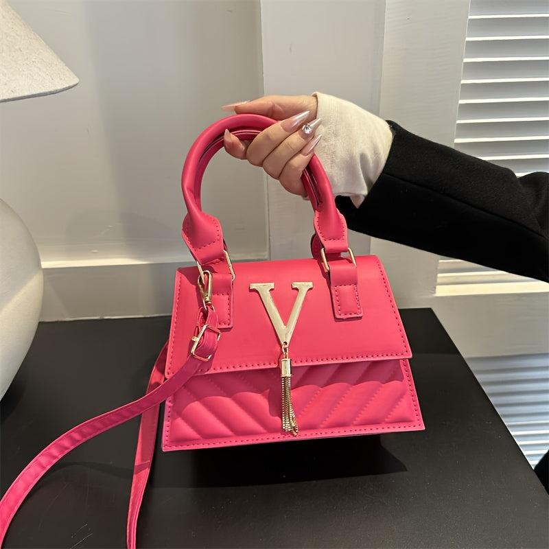 Նորաձև շղթայական պայուսակներ կանանց համար, գարուն-ամառ 2024 թվականի նոր հավաքածու, բարձրակարգ ռելիեֆային դիզայնով, հարմար է ուսերին, ձեռքին և խաչաձև կրելու համար, ոճային ծոպավոր կախազարդերով։