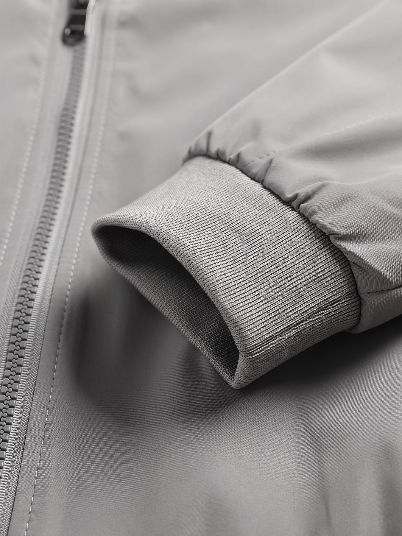 Տղամարդու թեթև բաճկոն՝ նեղ, կայծակաճարմանդով վերարկու՝ կանգնած օձիքով, թեթև վերնազգեստ՝ գարնանային/աշնանային, գրասենյակային, ճանապարհորդական, ամենօրյա՝ կայծակաճարմանդով փակվող, առօրյա բլեյզեր