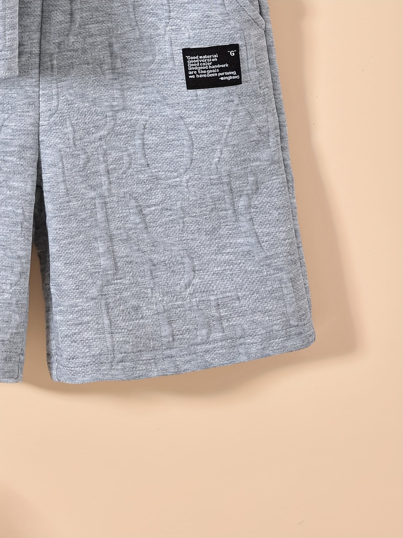 Տղաների համար նախատեսված ոճային սպիտակ կարճ թևքով մարզաշապիկ + առօրյա շորտեր + նորաձև կրծկալով պայուսակի հավաքածու, իդեալական է բացօթյա օգտագործման համար