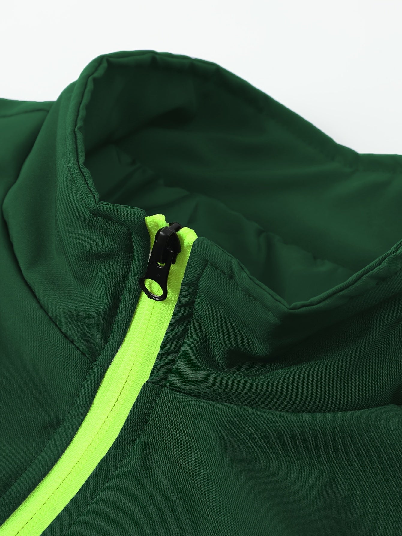 Տղամարդու առօրյա, պատչվորք սպորտային կոստյում՝ հարմարավետ և լավ կրելու համար, վերարկու և երկար տաբատ մարզահագուստ