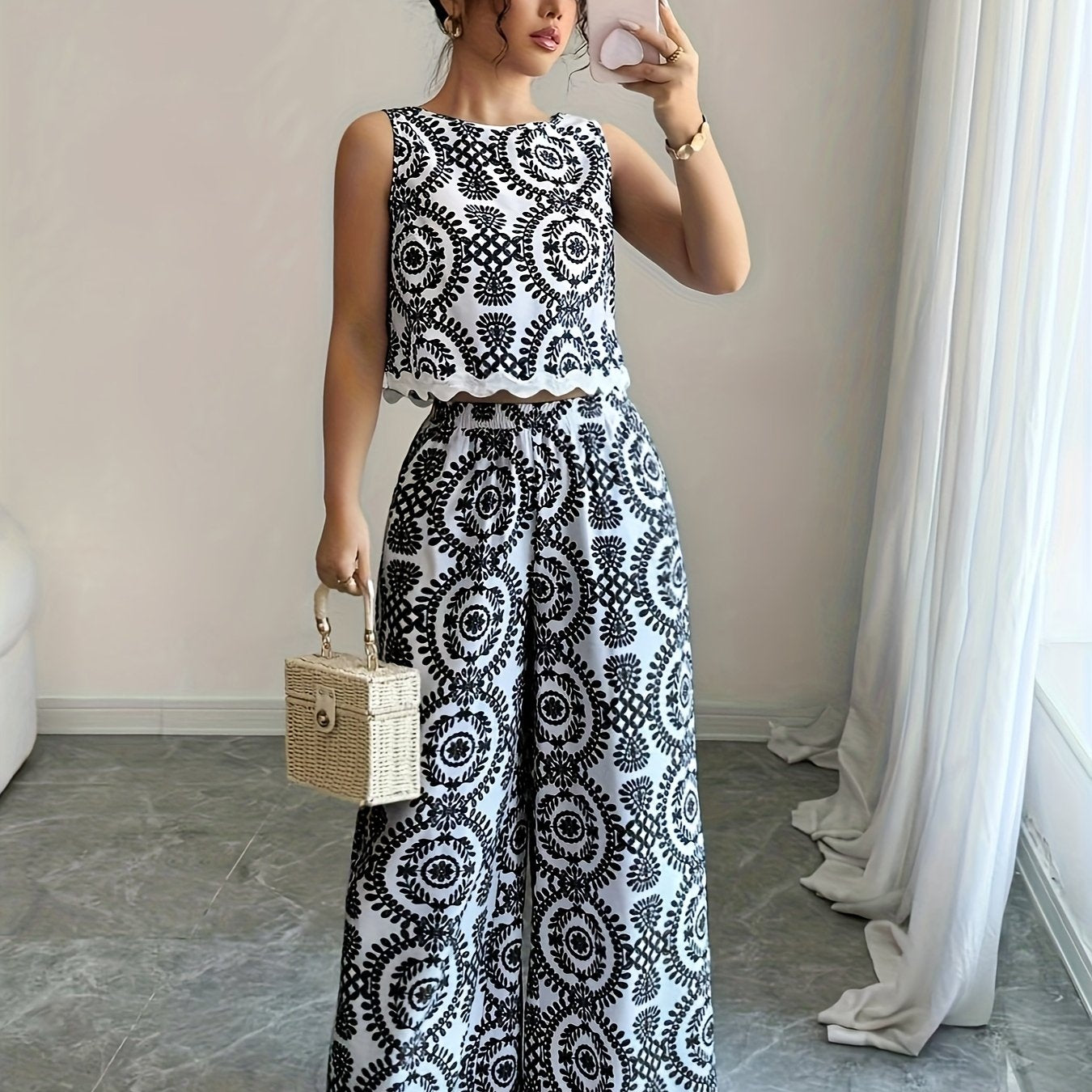 2 հատ կանացի բուսական նախշերով կլոր վզնոցով անթև վերնաշապիկի և տաբատի հավաքածու