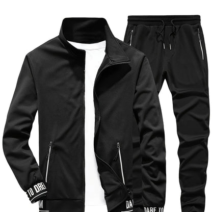 Տղամարդկանց ամենօրյա սպորտային հագուստի հավաքածու - բեժ գույնի ճարմանդով բաճկոն և մարզական տաբատ "DARE TO BE" տպագրությամբ, երկար թևերով, գրպաններով և քաշվող գոտիով, իդեալական է վազքի և հանգստի համար, գարուն/աշուն հավաքածու, գարուն-աշուն հագուստ | Zipup J