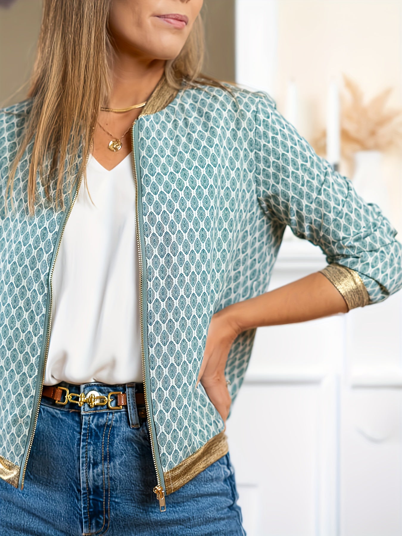 Կանացի էլեգանտ, նորաձև, ոսկեգույն եզրերով, երկար թևքերով, վանդակավոր բեյսբոլի բաճկոն