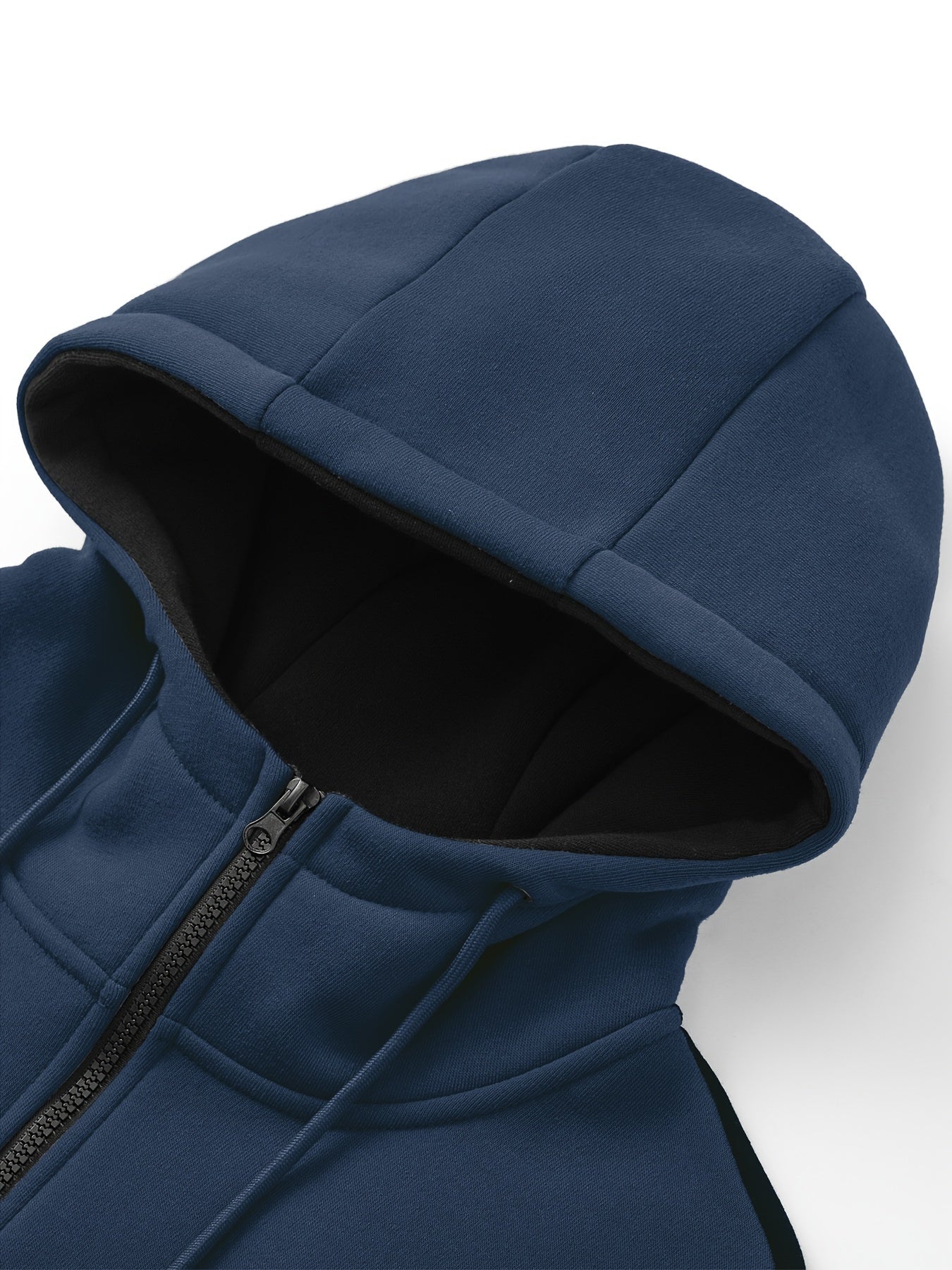 Տղամարդու առօրյա վերնաշապիկի հավաքածու՝ աշնանային և ձմեռային համար, որը ներառում է գլխարկով սվիտեր և սպորտային կարդիգան՝ պատչվորք դիզայնով։