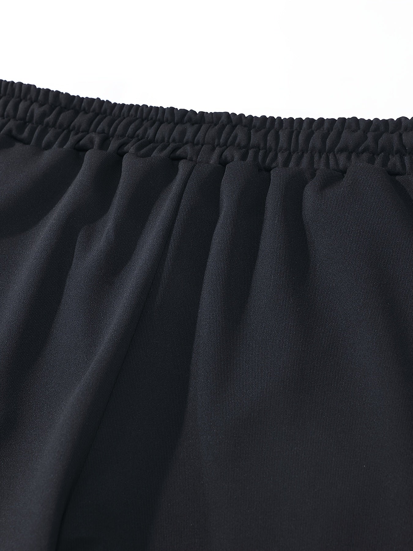 Տղամարդու առօրյա, գունային բլոկներով երկար թևքերով, կոճակներով վերնաշապիկ և լարով վազող տաբատ՝ պոլիեսթերի խառնուրդով, գրպաններով, իդեալական է գարնան/աշնան համար