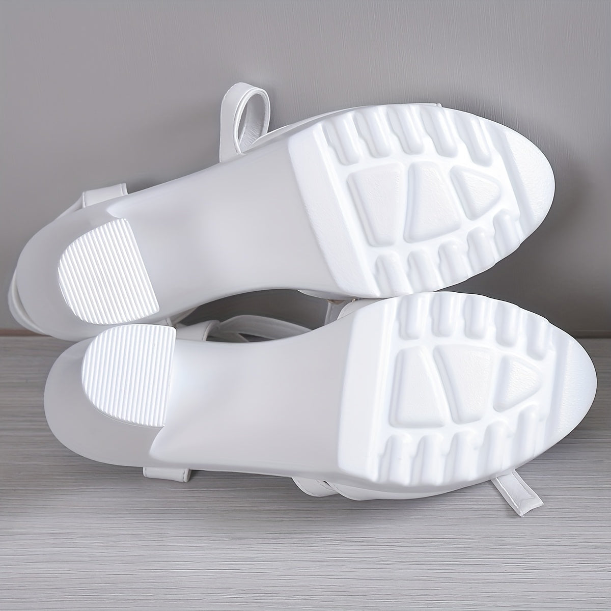 Կանացի ամառային նորաձև հաստ կրունկով սանդալներ - սպիտակ բաց քթով, ճարմանդային ժապավենով, հարմարավետ պոլիուրեթանային ներբան, ոճային բարձր կրունկով սանդալներ առօրյա հագուստի համար, հաստ կրունկով սանդալներ