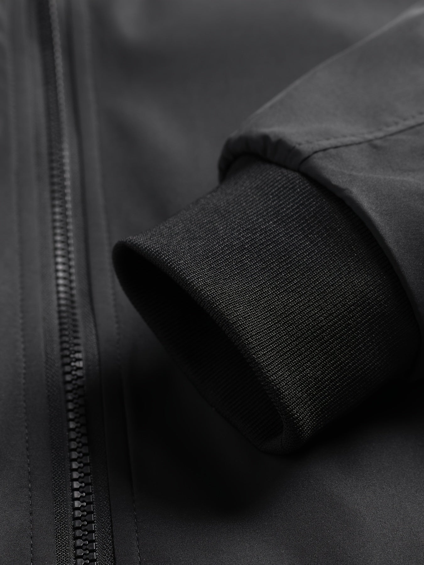 Տղամարդու թեթև բաճկոն՝ նեղ, կայծակաճարմանդով վերարկու՝ կանգնած օձիքով, թեթև վերնազգեստ՝ գարնանային/աշնանային, գրասենյակային, ճանապարհորդական, ամենօրյա՝ կայծակաճարմանդով փակվող, առօրյա բլեյզեր