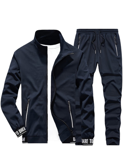 Տղամարդկանց ամենօրյա սպորտային հագուստի հավաքածու - բեժ գույնի ճարմանդով բաճկոն և մարզական տաբատ "DARE TO BE" տպագրությամբ, երկար թևերով, գրպաններով և քաշվող գոտիով, իդեալական է վազքի և հանգստի համար, գարուն/աշուն հավաքածու, գարուն-աշուն հագուստ | Zipup J