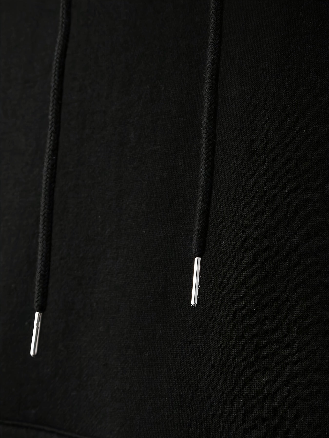 Տղամարդու աշուն/ձմեռ առօրյա պոլիեսթերային սպորտային համազգեստի հավաքածու - երկար թևքերով գլխարկով վերնաշապիկ՝ տառերի տպագրությամբ և պատչվորք դիզայնով, կանոնավոր չափի լարով վազորդներ, տրիկոտաժե գործվածք, թեթևակի ձգվող