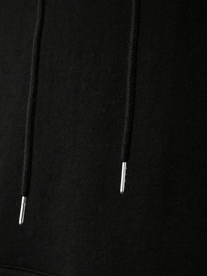 Տղամարդու աշուն/ձմեռ առօրյա պոլիեսթերային սպորտային համազգեստի հավաքածու - երկար թևքերով գլխարկով վերնաշապիկ՝ տառերի տպագրությամբ և պատչվորք դիզայնով, կանոնավոր չափի լարով վազորդներ, տրիկոտաժե գործվածք, թեթևակի ձգվող