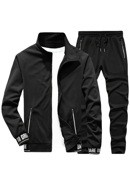 Տղամարդկանց ամենօրյա սպորտային հագուստի հավաքածու - բեժ գույնի ճարմանդով բաճկոն և մարզական տաբատ "DARE TO BE" տպագրությամբ, երկար թևերով, գրպաններով և քաշվող գոտիով, իդեալական է վազքի և հանգստի համար, գարուն/աշուն հավաքածու, գարուն-աշուն հագուստ | Zipup J