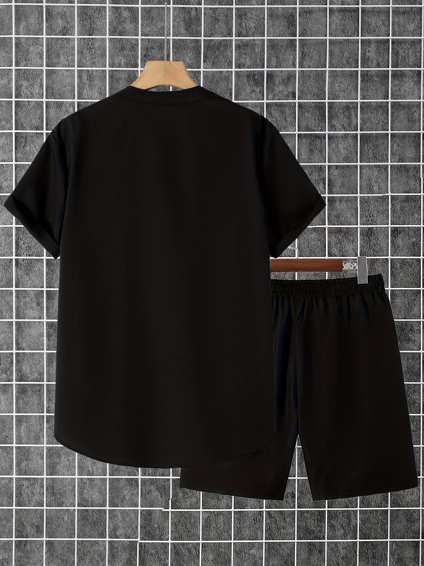 2 հատ տպագիր տղամարդու ամառային կարճ թևքերով կոճակներով վերնաշապիկի և շորտերի հավաքածու